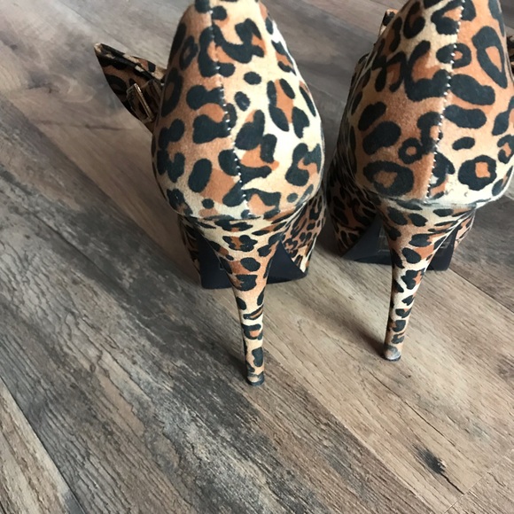 Cheetah print heels - Picture 4 of 5
